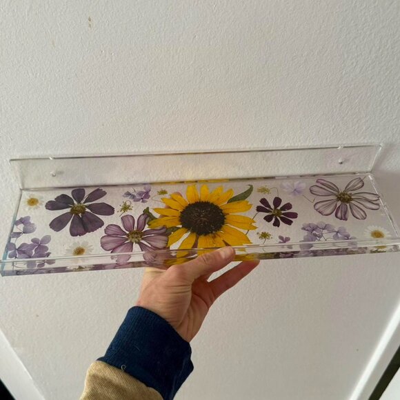 Acrylic floating shelf with real hand picked and pressed flower design - Picture 6 of 7
